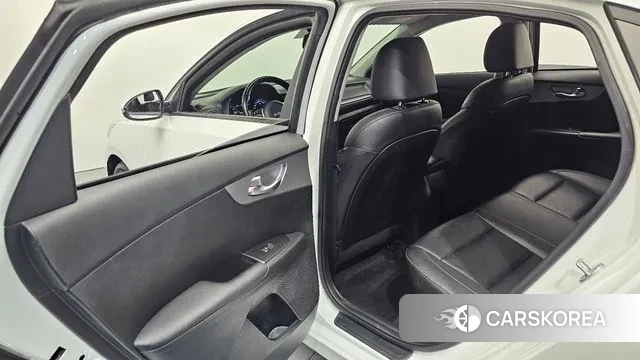 Kia The New K3 2nd generation 2021 Белый из Кореи, фото 2