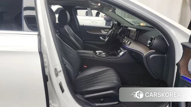 Mercedes-Benz E-Class W213 2020 Белый из Кореи, фото 2