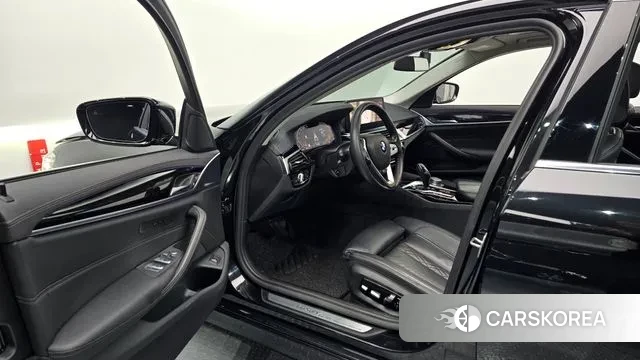 BMW 5 Series (G30) 2021 Черный из Кореи, фото 2