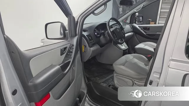 Hyundai The New Grand Starex 2021 Серебристо-серый из Кореи, фото 2