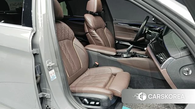 BMW 5 Series (G30) 2022 Серый из Кореи, фото 2