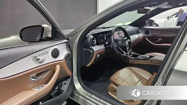 Mercedes-Benz E-Class W213 2020 Песочный из Кореи, фото 2