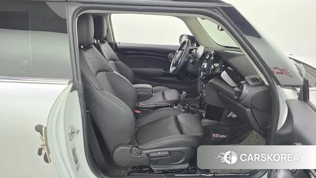 Mini Cooper 2024 Белый из Кореи, фото 2