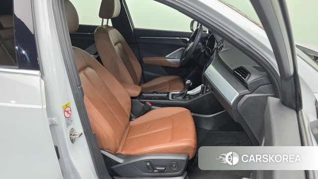 Audi Q3 (F3) 2022 Белый из Кореи, фото 2