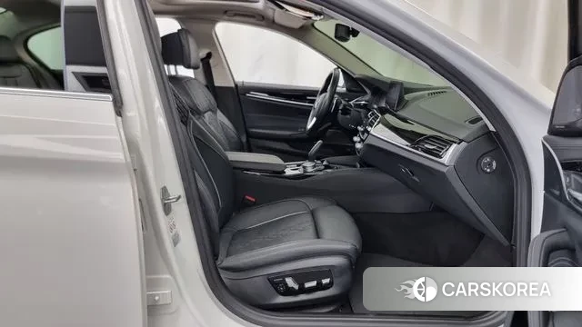 BMW 5 Series (G30) 2020 Белый из Кореи, фото 2