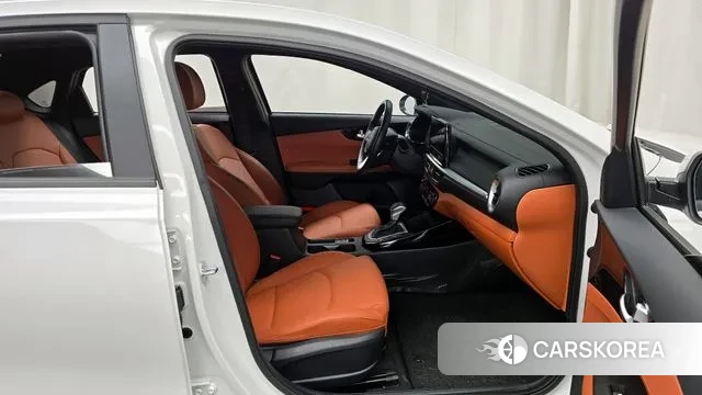 Kia The New K3 2nd generation 2023 Белый из Кореи, фото 2