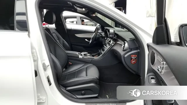 Mercedes-Benz C-Class W205 2021 Белый из Кореи, фото 2