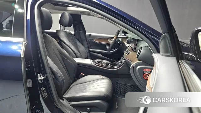 Mercedes-Benz E-Class W213 2019 Синий из Кореи, фото 2