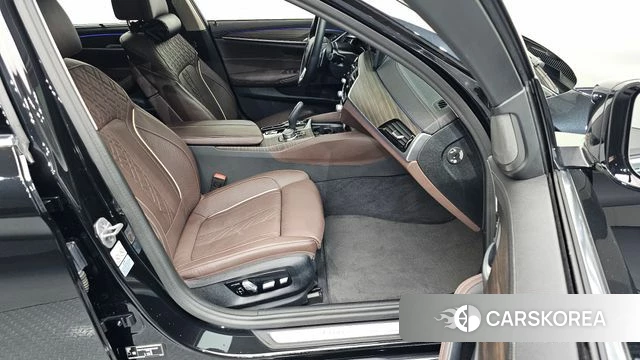 BMW 5 Series (G30) id 3903628 из Кореи 2