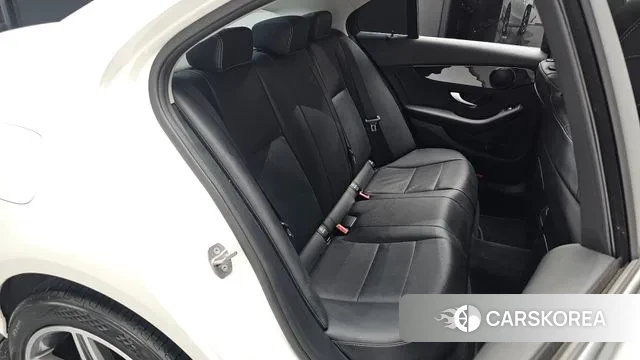 Mercedes-Benz C-Class W205 2018 Белый из Кореи, фото 2