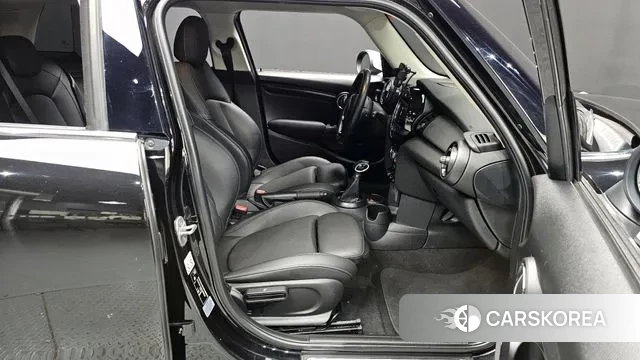 Mini Cooper 2019 Черный из Кореи, фото 2