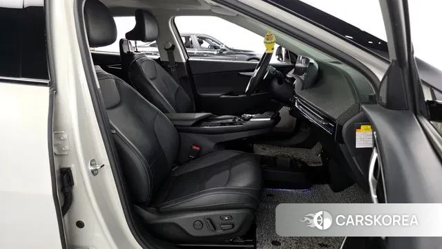 Kia EV6 2023 Жемчужный цвет из Кореи, фото 2