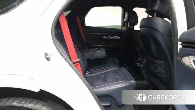 Genesis GV70 2023 Белый из Кореи, фото 2
