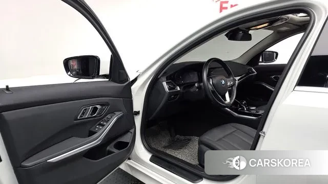 BMW 3 Series (G20) 2019 Белый из Кореи, фото 2