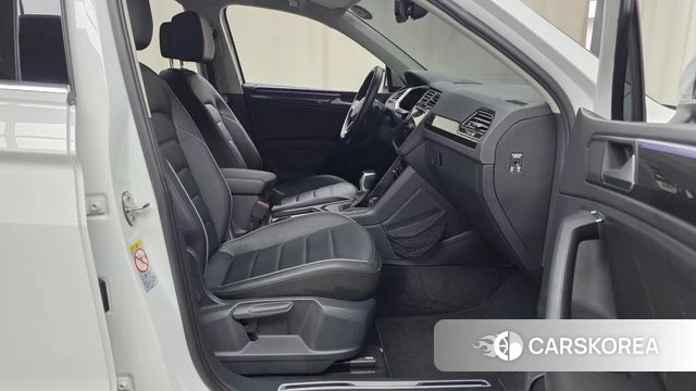 Volkswagen Tiguan second Generation 2023 Белый из Кореи, фото 2