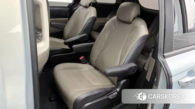 Kia The New Carnival 4th Generation 2023 Светло-серебряный цвет из Кореи, фото 2