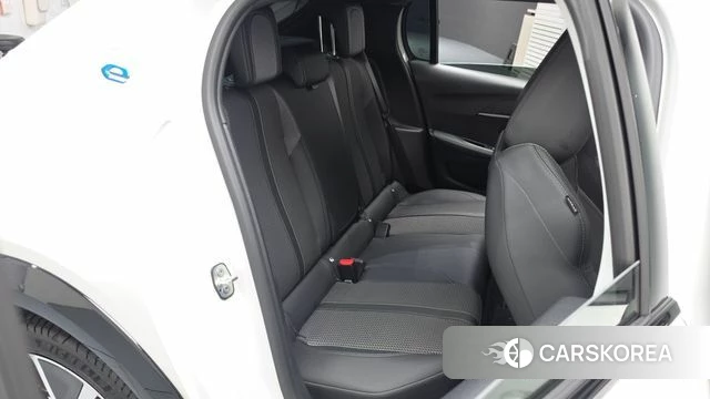 Peugeot e-208 second Generation 2022 Белый из Кореи, фото 2