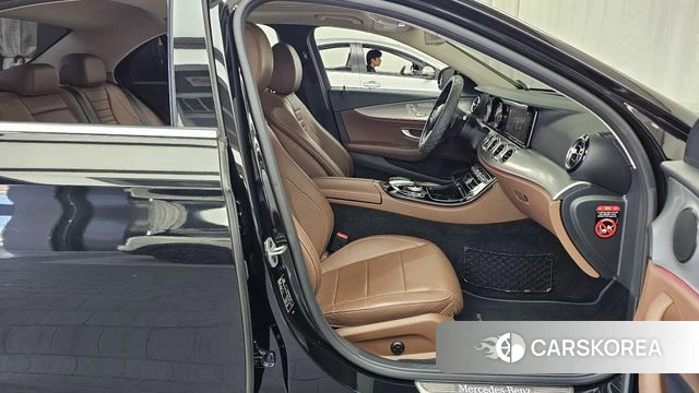 Mercedes-Benz E-Class W213 2019 Черный из Кореи, фото 2