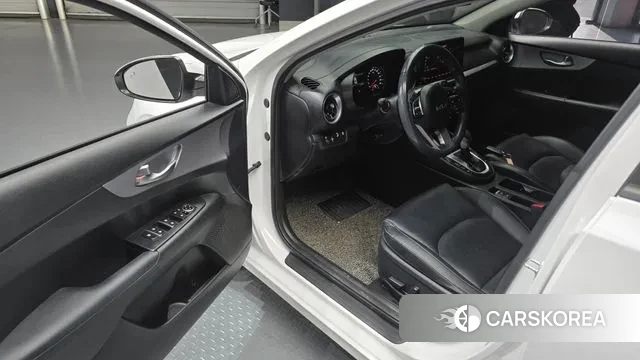 Kia The New K3 2nd generation 2021 Белый из Кореи, фото 2