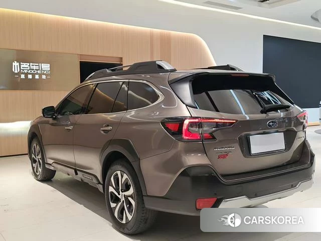 Subaru OUTBACK 2022 Коричневый из Китая, фото 2