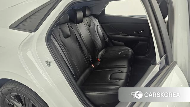 Hyundai Avante Hybrid (CN7) 2023 Белый из Кореи, фото 2