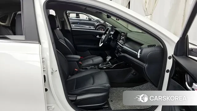 Kia The New K3 2nd generation 2021 Белый из Кореи, фото 2