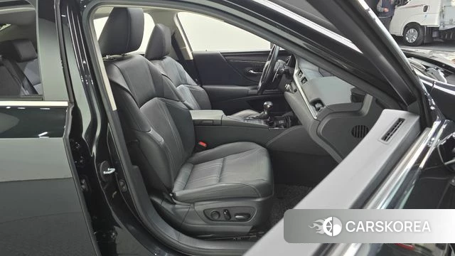 Lexus ES300h 7th generation 2020 Черный из Кореи, фото 2