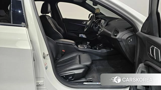 BMW 1 Series (F40) 2022 Белый из Кореи, фото 2