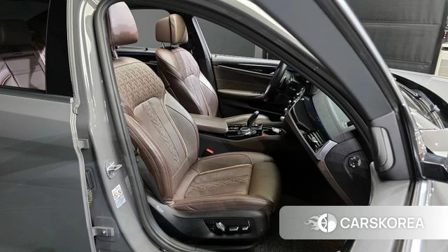 BMW 5 Series (G30) 2022 Серый из Кореи, фото 2