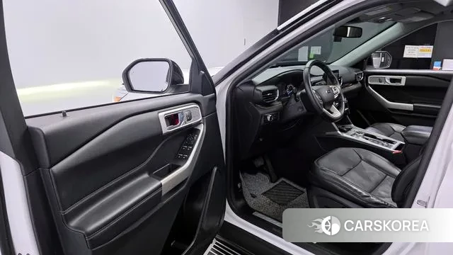 Ford Explorer 6th Generation 2021 Белый из Кореи, фото 2