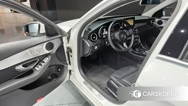 Mercedes-Benz C-Class W205 2018 Белый из Кореи, фото 2