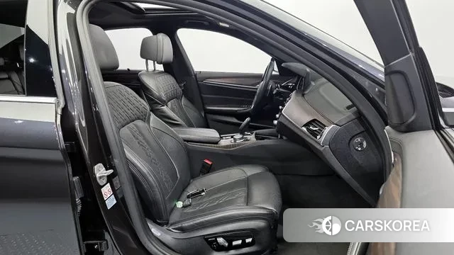 BMW 5 Series (G30) 2018 Серый из Кореи, фото 2