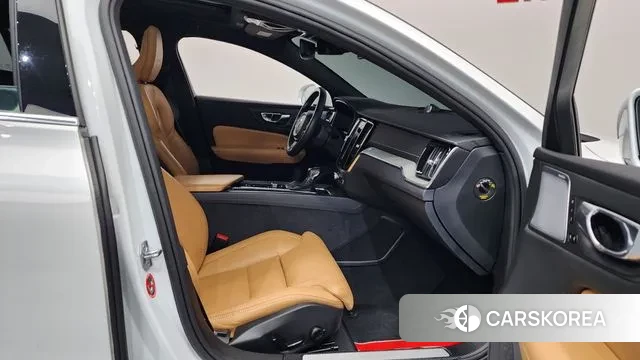 Volvo S60 3rd generation 2020 Белый из Кореи, фото 2