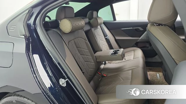 BMW 5 Series (G60) 2025 Черный из Кореи, фото 2