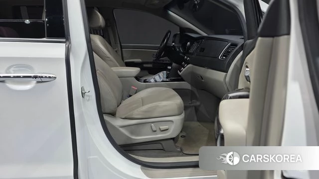 Kia The New Carnival 2019 Белый из Кореи, фото 2