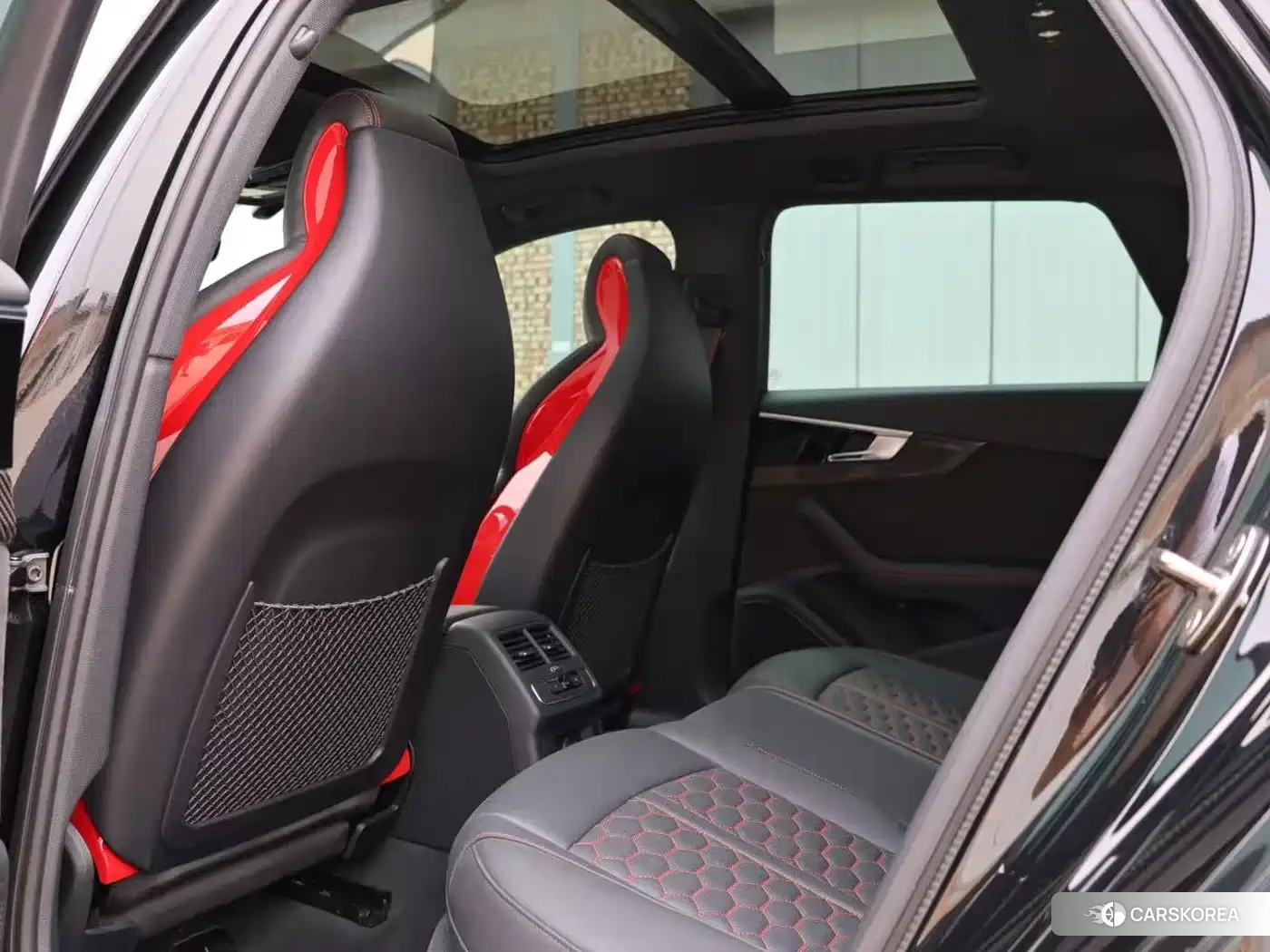 Audi RS 4 2025 Черный из Китая, фото 2