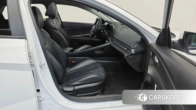 Hyundai The New Avante (CN7) 2023 Белый из Кореи, фото 2