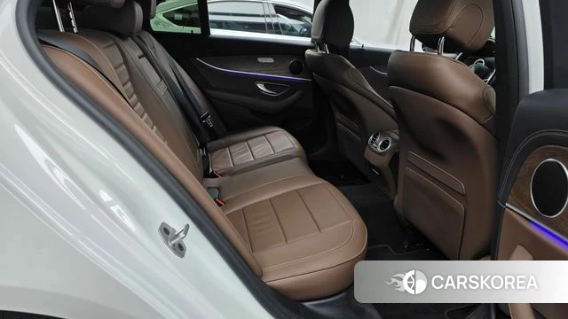 Mercedes-Benz E-Class W213 2023 Белый из Кореи, фото 2