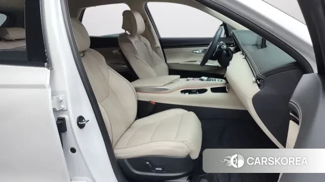 Genesis GV70 2023 Белый из Кореи, фото 2