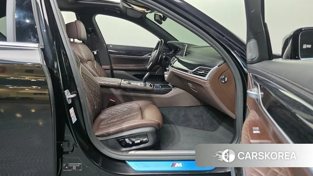 BMW 7 Series (G11) 2021 Черный из Кореи, фото 2