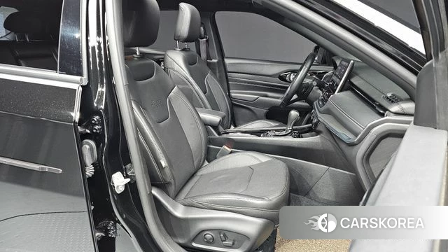 Jeep Compass 2nd Generation 2022 Черный из Кореи, фото 2