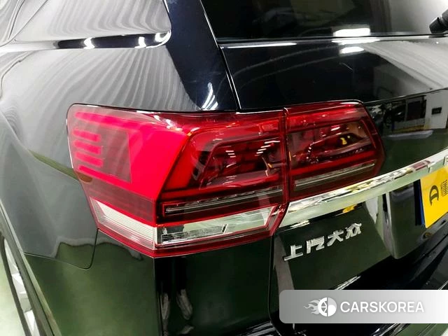 Volkswagen Tourang 2022 Черный из Китая, фото 2