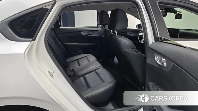 Kia The New K3 2nd generation 2021 Белый из Кореи, фото 2