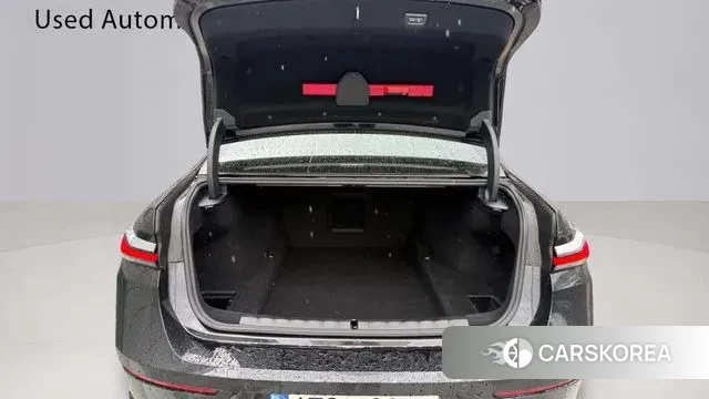 BMW 7 Series (G70) 2023 Черный из Кореи, фото 2