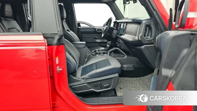 Ford Bronco 6th Generation 2022 Красный из Кореи, фото 2