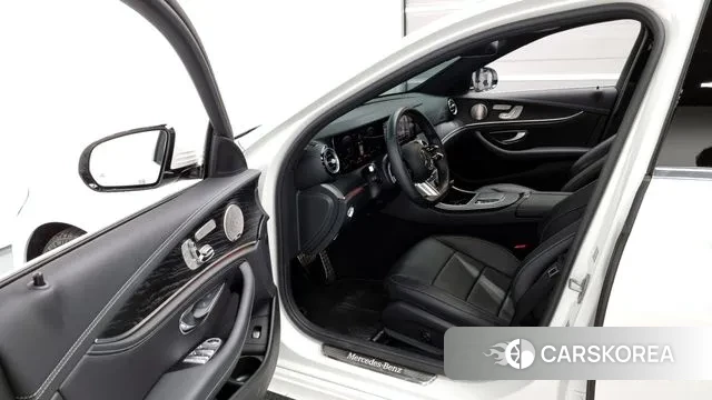 Mercedes-Benz E-Class W213 2022 Белый из Кореи, фото 2