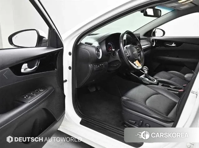 Kia The New K3 2nd generation 2021 Белый из Кореи, фото 2