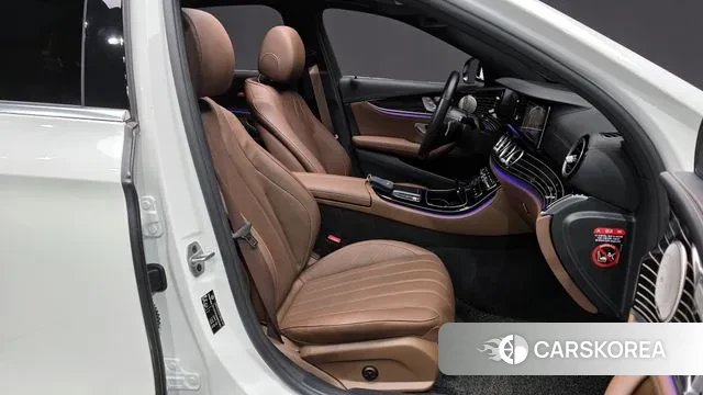 Mercedes-Benz E-Class W213 2021 Белый из Кореи, фото 2