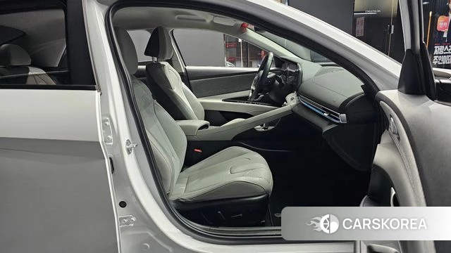 Hyundai Avante Hybrid (CN7) 2022 Белый из Кореи, фото 2