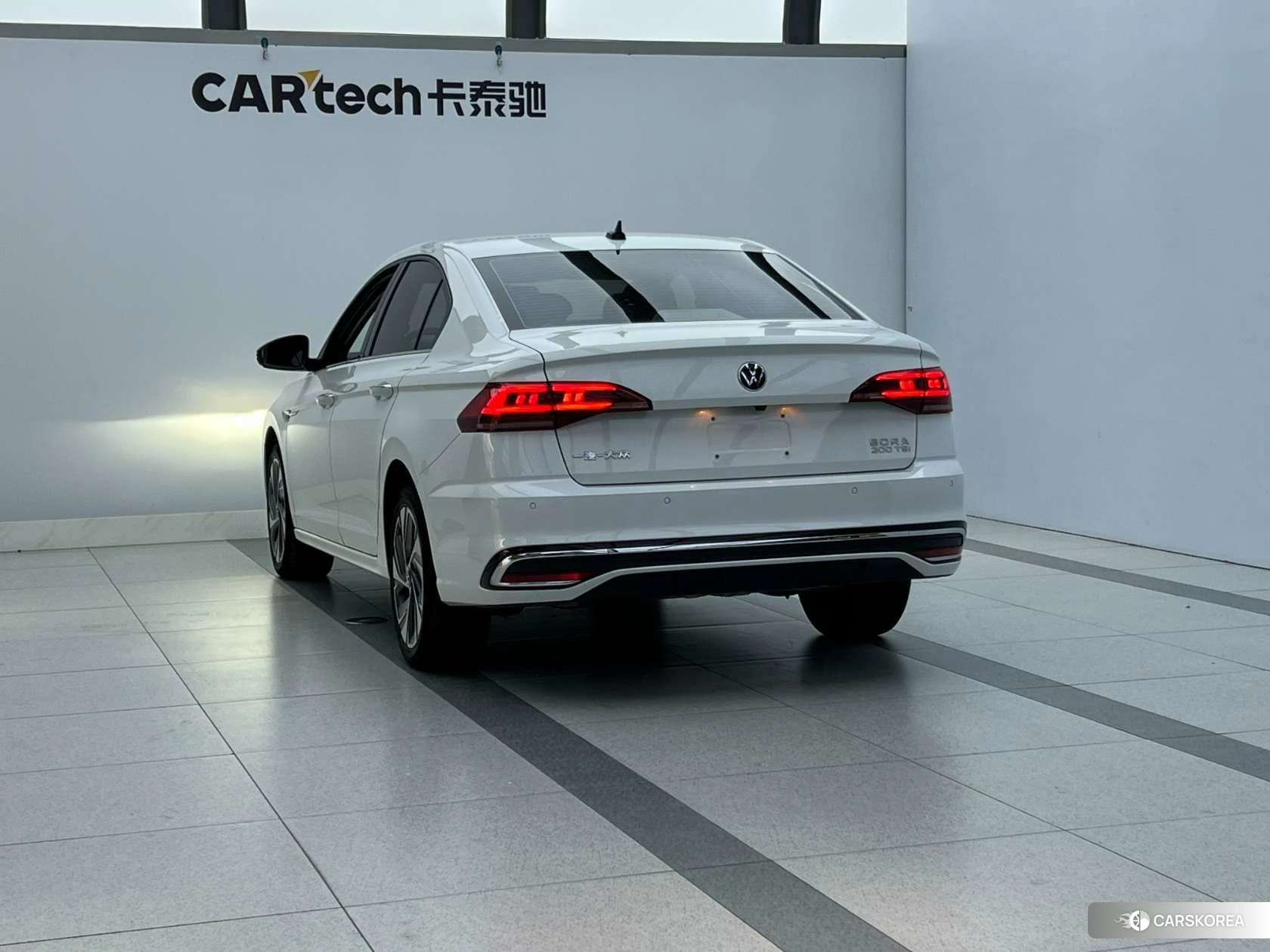 Volkswagen Bora 2022 Белый из Китая, фото 2